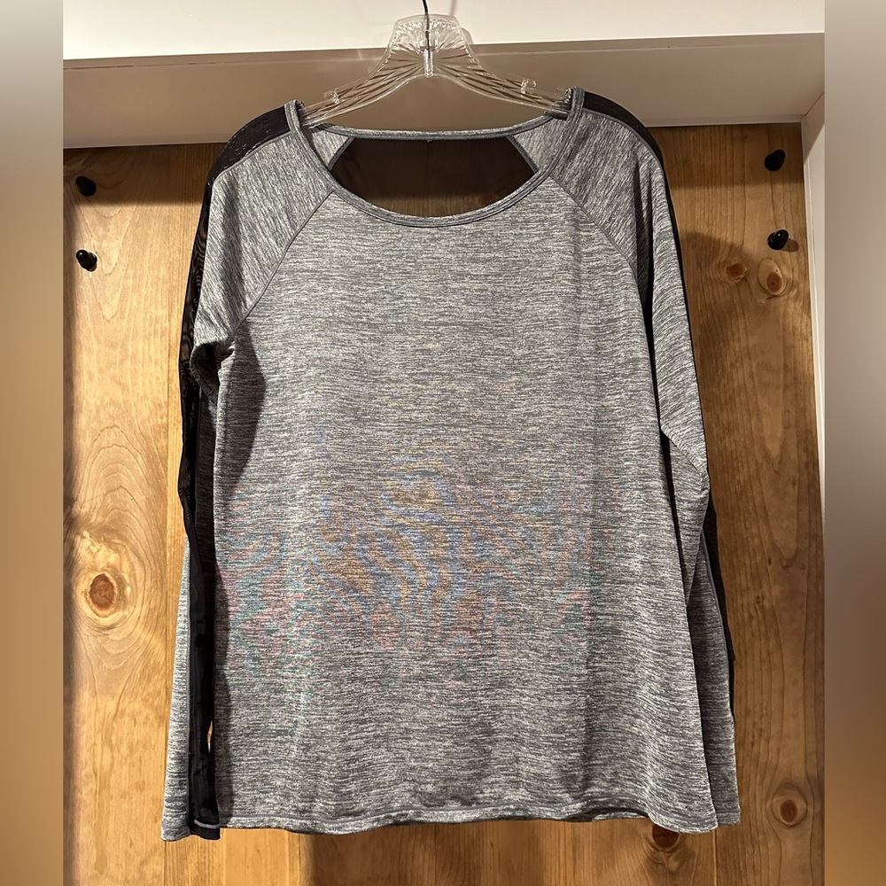 Athleta long sleeve grey/blk shirt